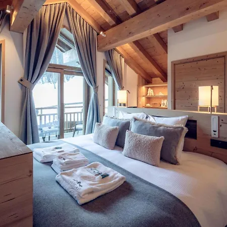Mountain Escape: Chalet Hideaway